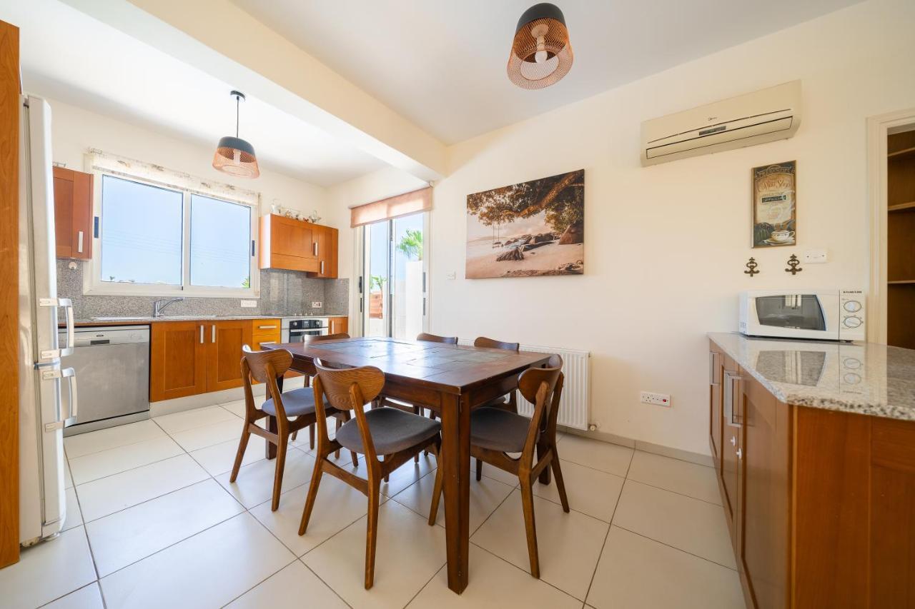 Atlantica 4 Bedroom Villa Near The Beach プロタラス エクステリア 写真