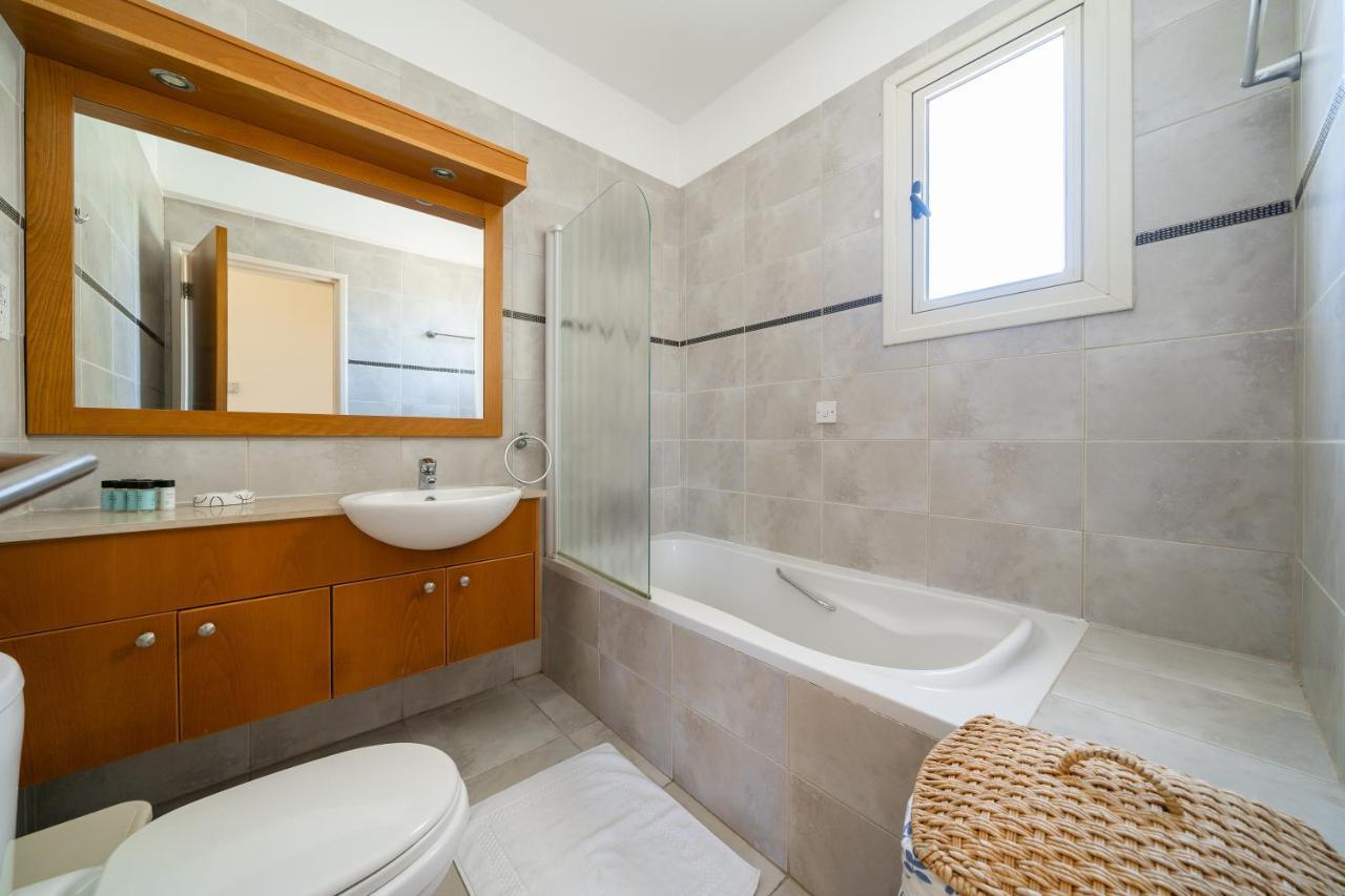 Atlantica 4 Bedroom Villa Near The Beach プロタラス エクステリア 写真